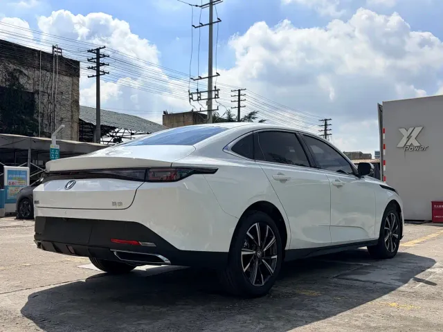 Changan Eado — Фото автомобиля 4