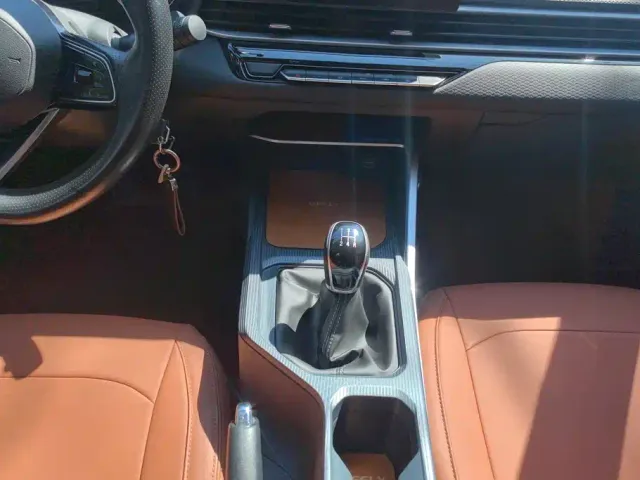 Geely Emgrand — Фото автомобиля 16