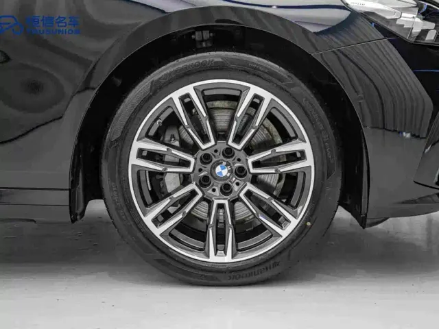 BMW 5 Series — Фото автомобиля 11