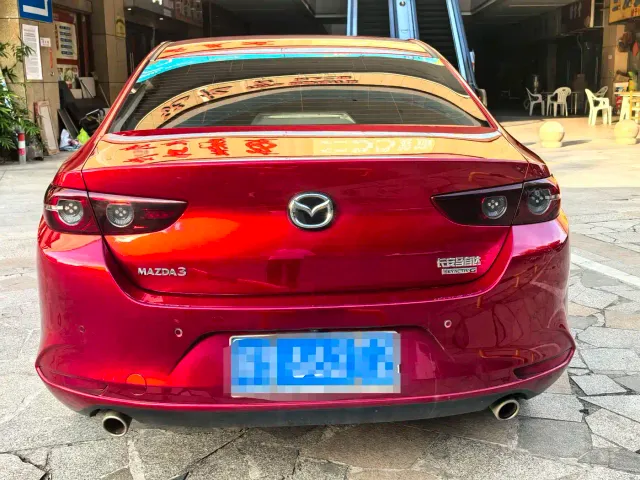 Mazda Axela — Фото автомобиля 3