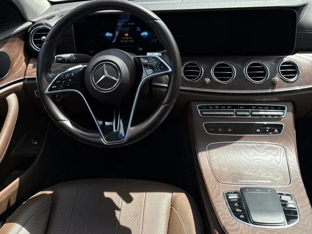 Mercedes-Benz E-Class — Фото автомобиля 11