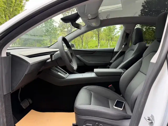 Tesla Model Y 2025 Rear-Wheel Drive — Фото автомобиля 8