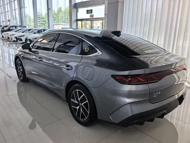 BYD Qin L — Фото автомобиля 17