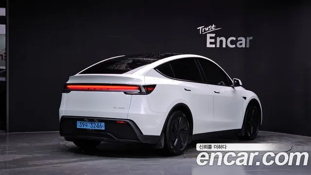 Фотография автомобиля — Tesla Model Y