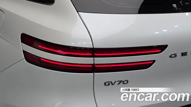 Genesis GV70 — Фото автомобиля 8