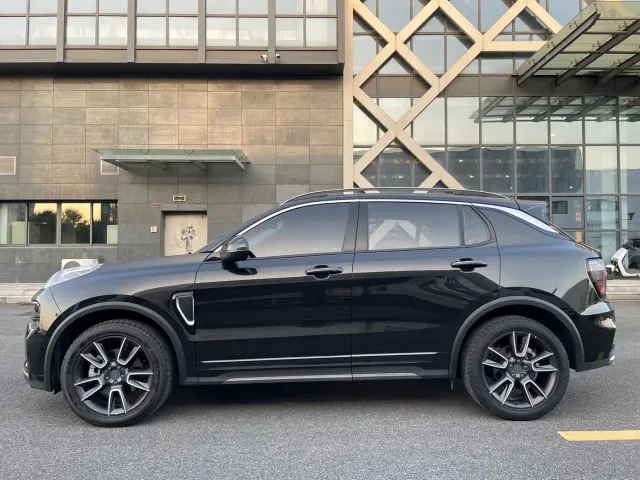 Lynk & Co 01 — Фото автомобиля 5
