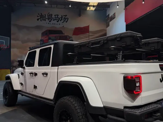 Jeep Gladiator — Фото автомобиля 11