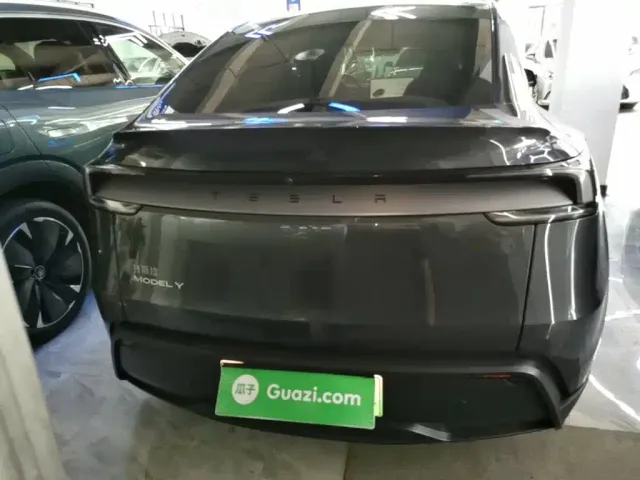 Tesla Model Y — Фото автомобиля 5