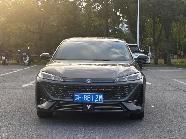 Changan Eado — Фото автомобиля 2