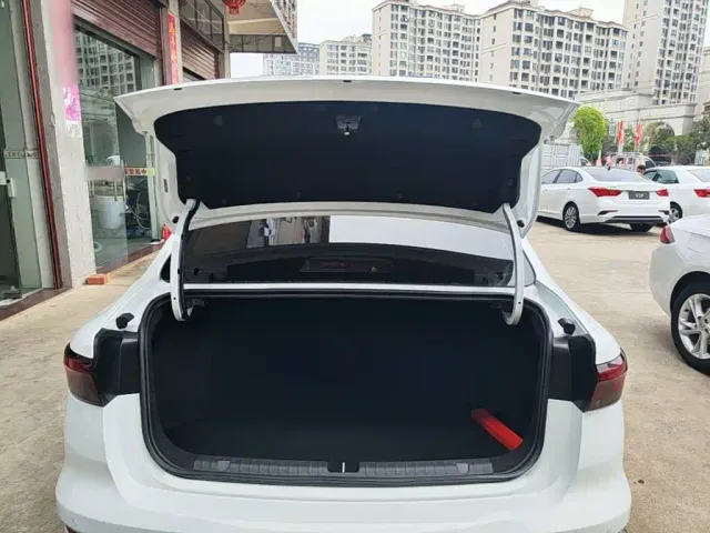 Geely Emgrand — Фото автомобиля 18