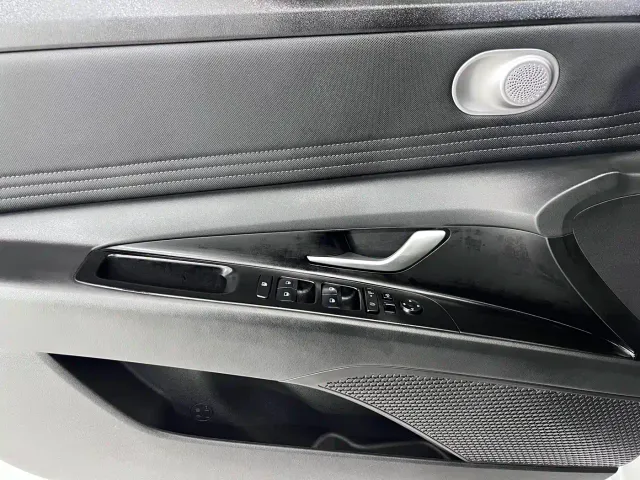 Hyundai Elantra — Фото автомобиля 11