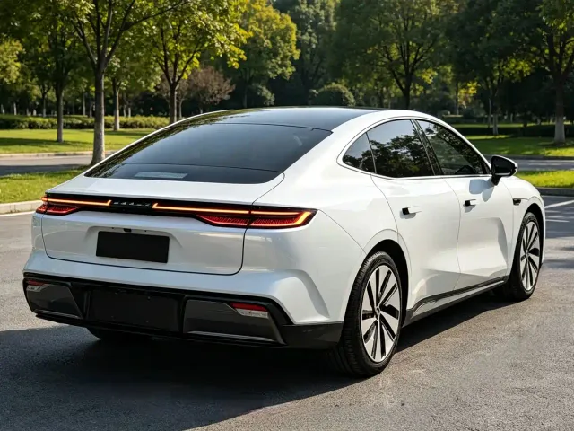 Geely Galaxy E8 — Фото автомобиля 4