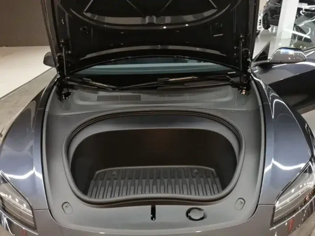 Tesla Model 3 — Фото автомобиля 19
