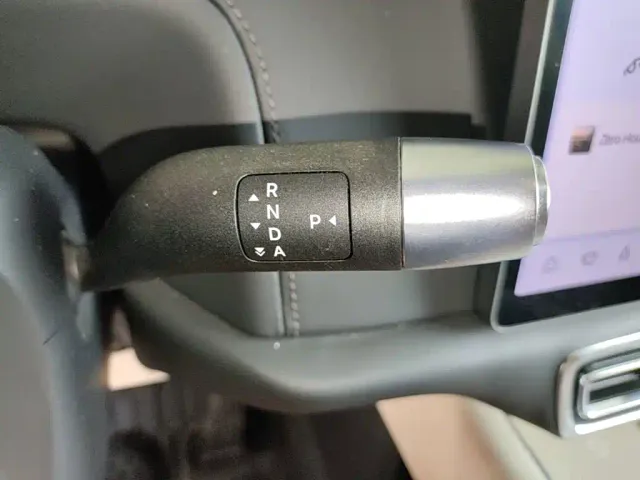 Li Auto L8 — Фото автомобиля 13