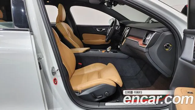 Volvo V60 — Фото автомобиля 16