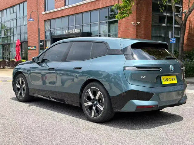 BMW iX — Фото автомобиля 2