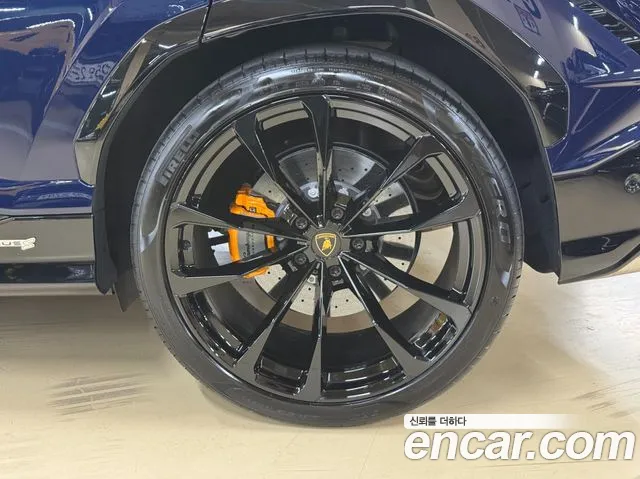 Lamborghini Urus — Фото автомобиля 7