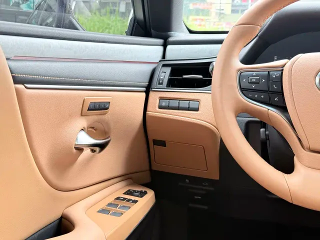 Lexus ES — Фото автомобиля 15