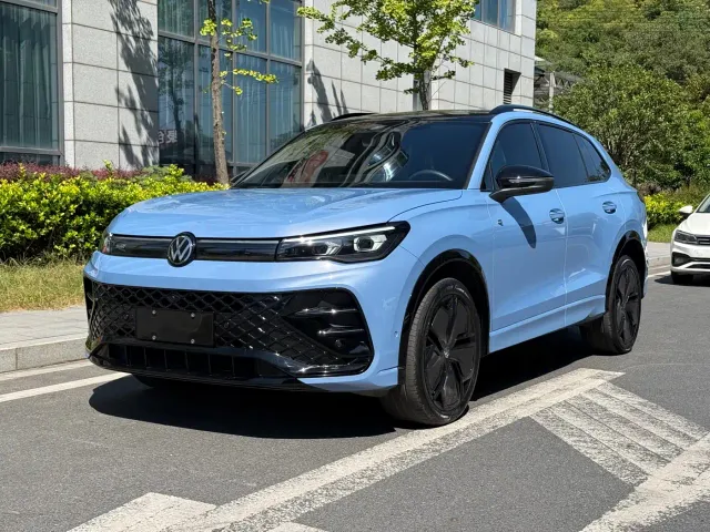 Фотография автомобиля — Volkswagen Tiguan L