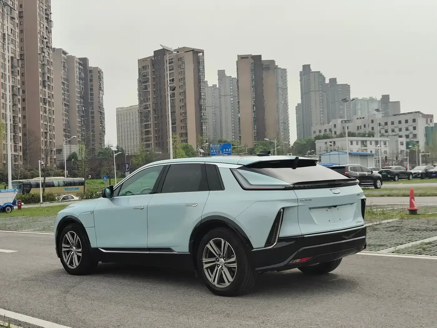 Cadillac IQ Rui Ge 2022 Rear-Wheel Drive Long Range Premium Edition — Фото автомобиля 16
