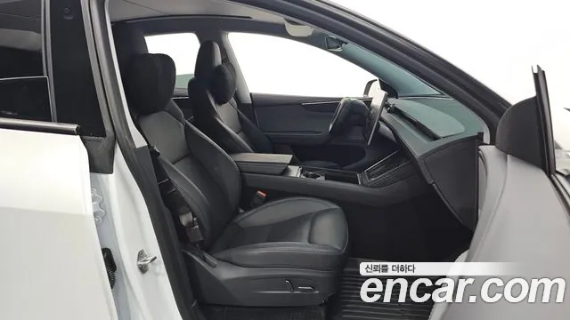 Tesla Model Y — Фото автомобиля 9