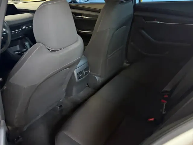Mazda Axela — Фото автомобиля 6