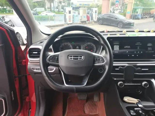 Geely Binyue — Фото автомобиля 10