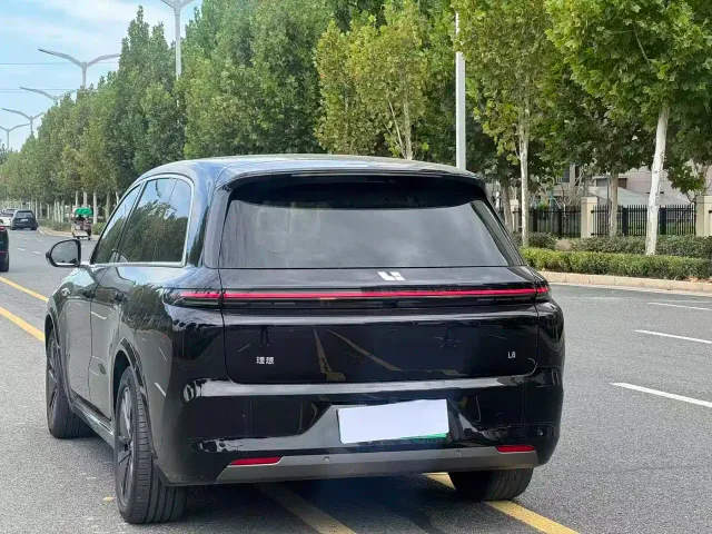 Li Auto L8 — Фото автомобиля 7