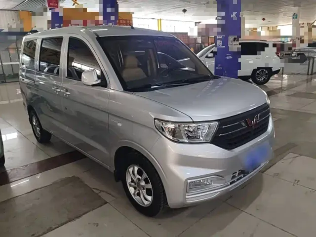 Wuling Hongguang V — Фото автомобиля 3