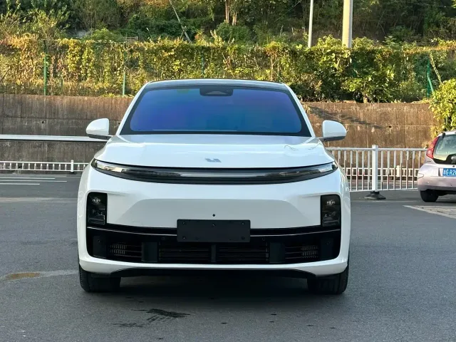 Li Auto L7 — Фото автомобиля 2