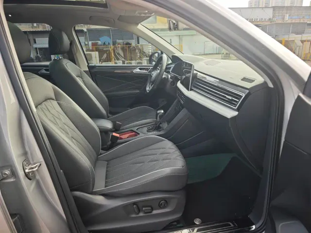 Volkswagen Tiguan L — Фото автомобиля 14