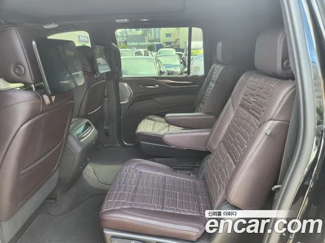 Cadillac Escalade Generation 5 — Фото автомобиля 12