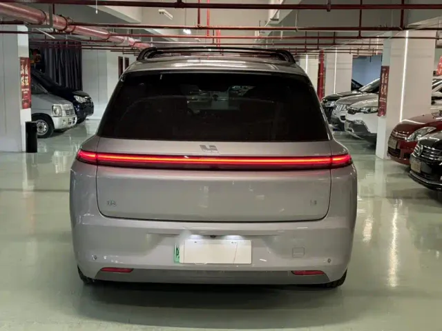 Li Auto L8 — Фото автомобиля 7