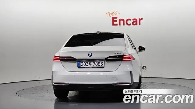 BMW 5-Series — Фото автомобиля 3