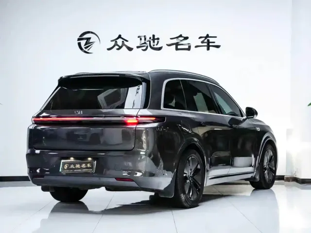 Li Auto L8 — Фото автомобиля 10