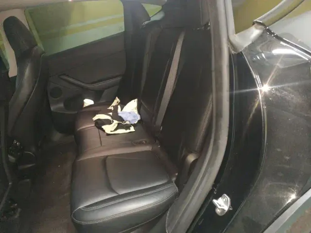 Tesla Model Y — Фото автомобиля 14