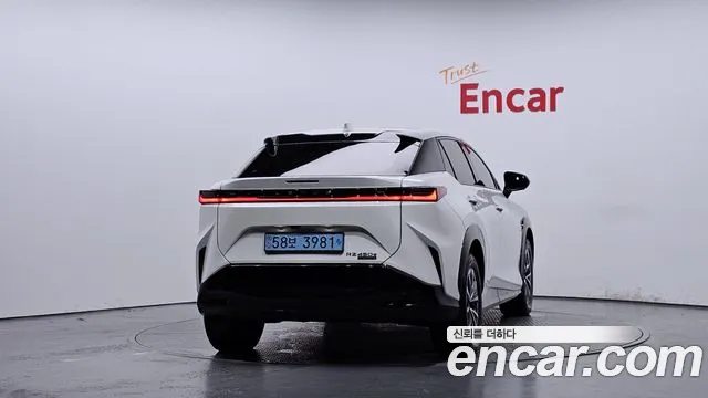 Lexus RZ — Фото автомобиля 4