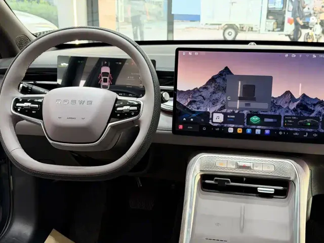 Roewe M7 DMH — Фото автомобиля 14