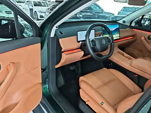 Leapmotor C16 — Фото автомобиля 15