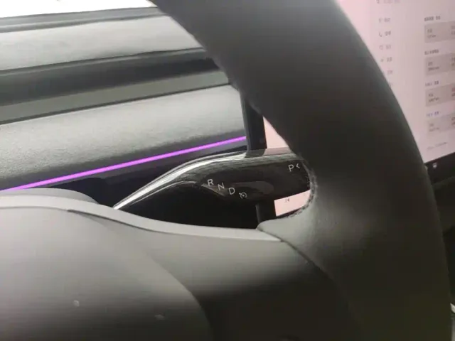 Tesla Model Y — Фото автомобиля 10