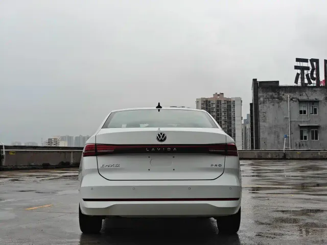 Volkswagen Lavida — Фото автомобиля 7