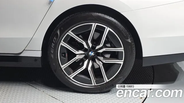 BMW 7 Series G70 — Фото автомобиля 5