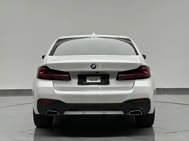 BMW 5 Series — Фото автомобиля 7