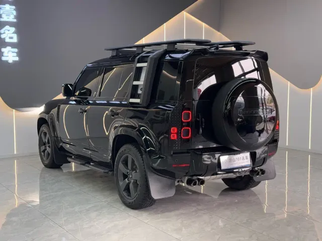 Land Rover Defender — Фото автомобиля 8