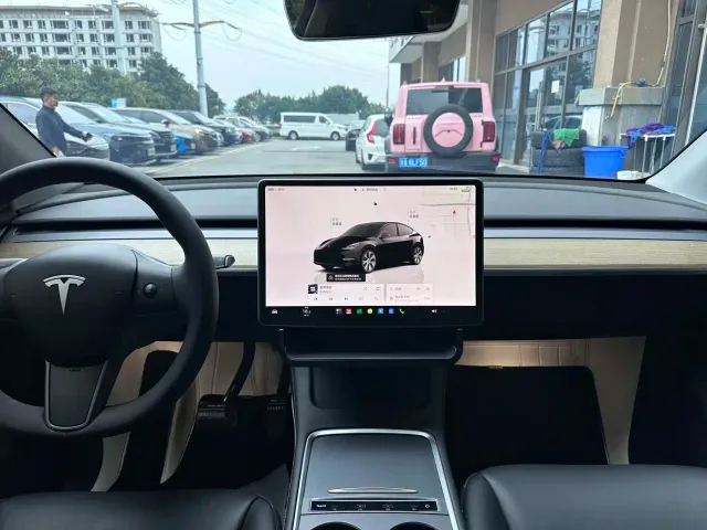 Tesla Model Y — Фото автомобиля 14