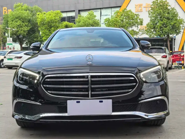 Mercedes-Benz E-Class — Фото автомобиля 2