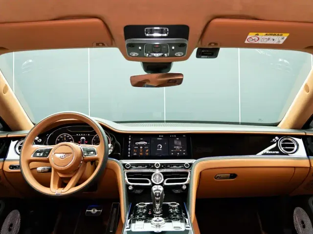 Bentley Flying Spur — Фото автомобиля 18
