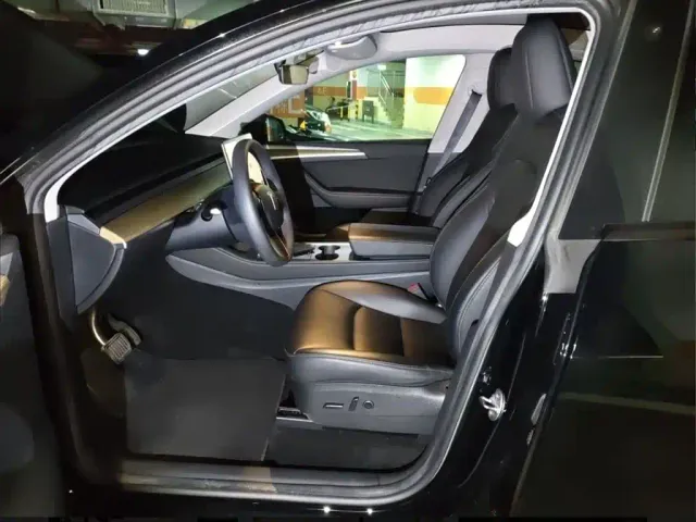 Tesla Model Y — Фото автомобиля 11