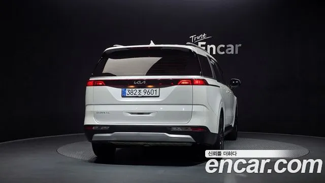 Kia Canival — Фото автомобиля 4