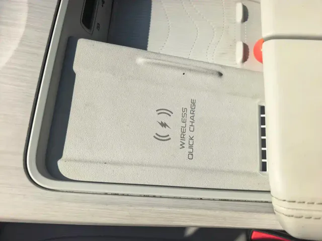 Geely Galaxy E8 — Фото автомобиля 15